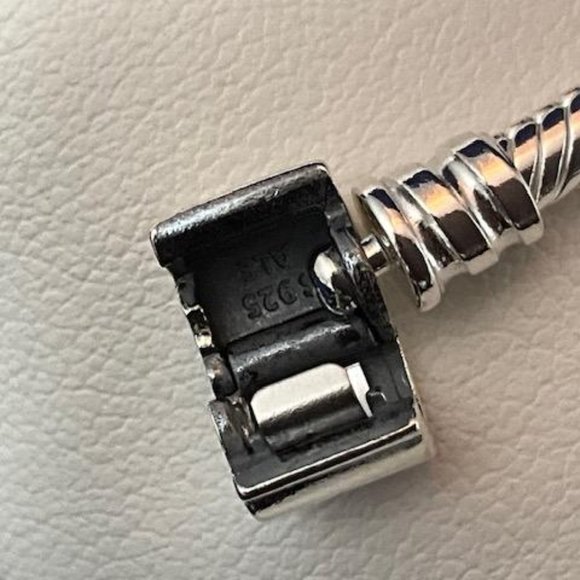 NWT Pandora Moments Barrel Clasp Snake Chain Bracelet 20cm - Picture 9 of 9